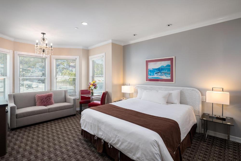 Deluxe Suite interior