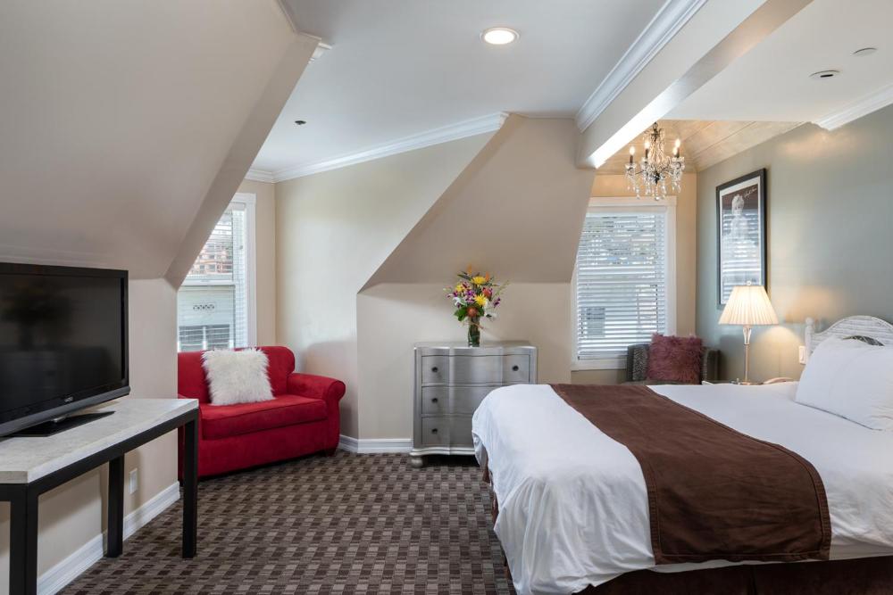 Suite with Mountain View interior